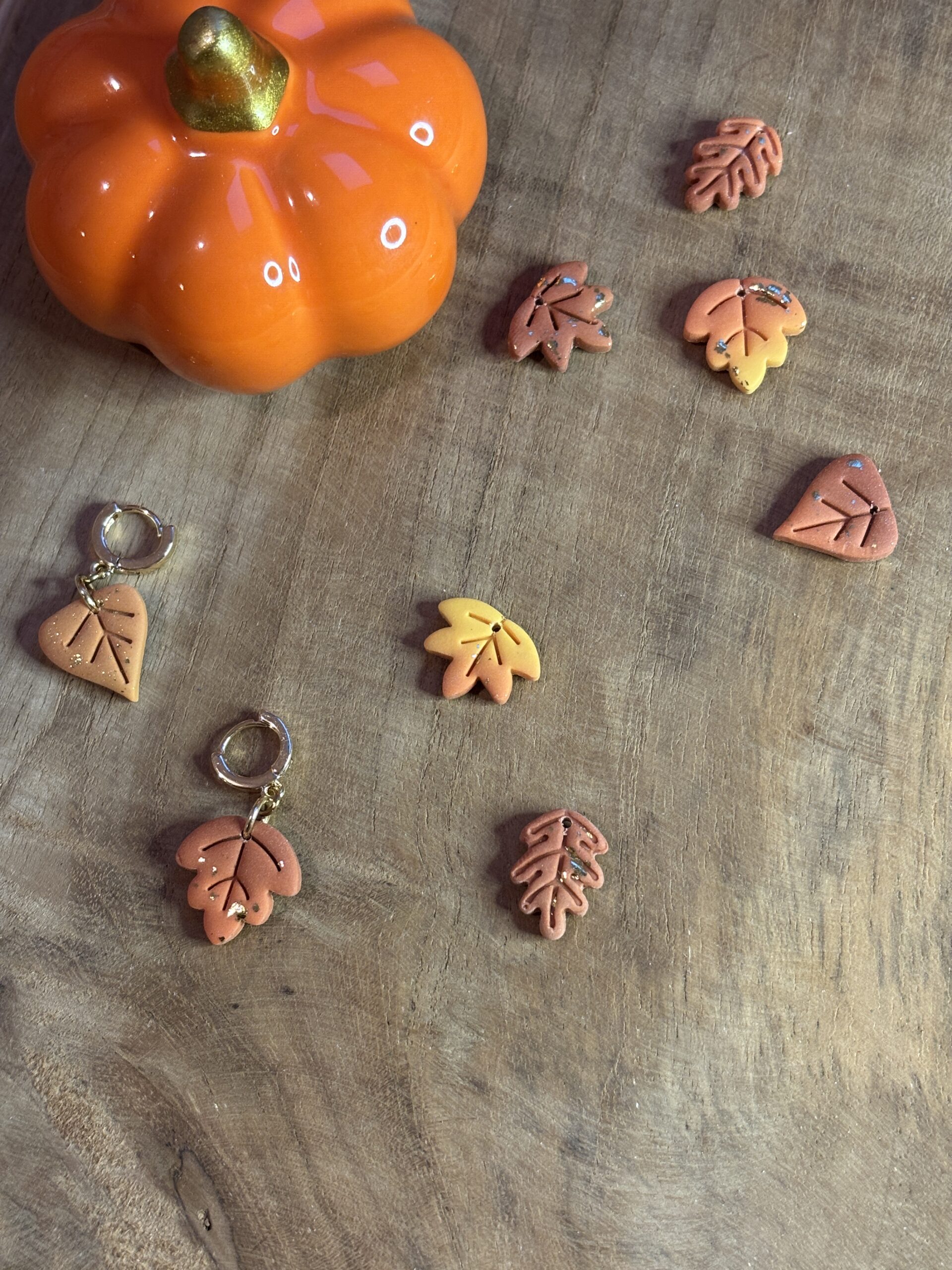 Mini boucles d'oreilles feuilles d'Automne đ